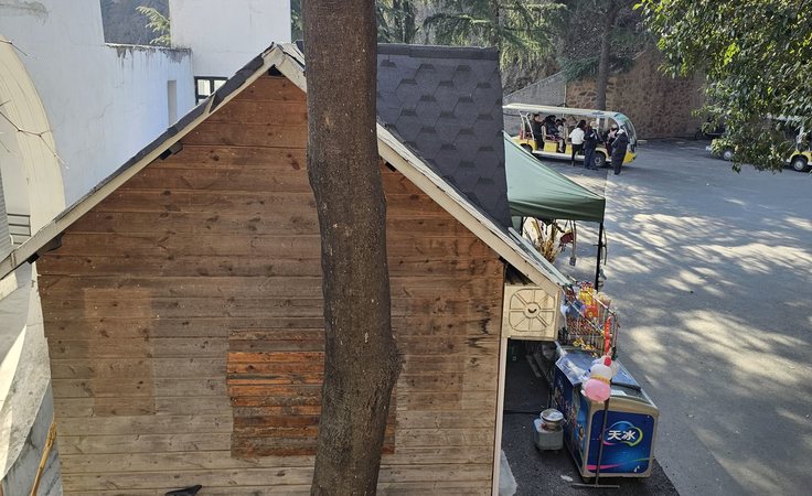 毛主席视察黄河纪念地下方的超市