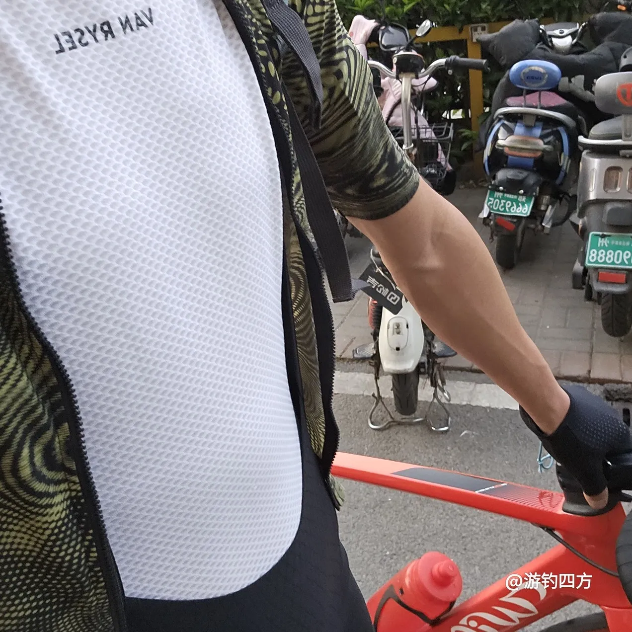 出小区准备吃饭