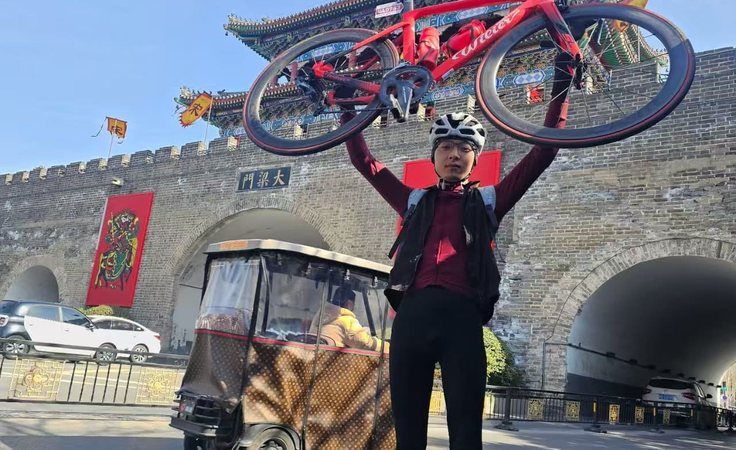到达开封鼓楼