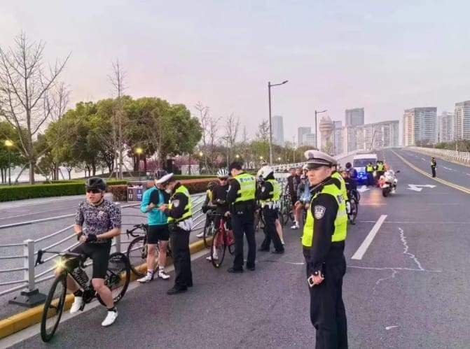 非机动车道被抓