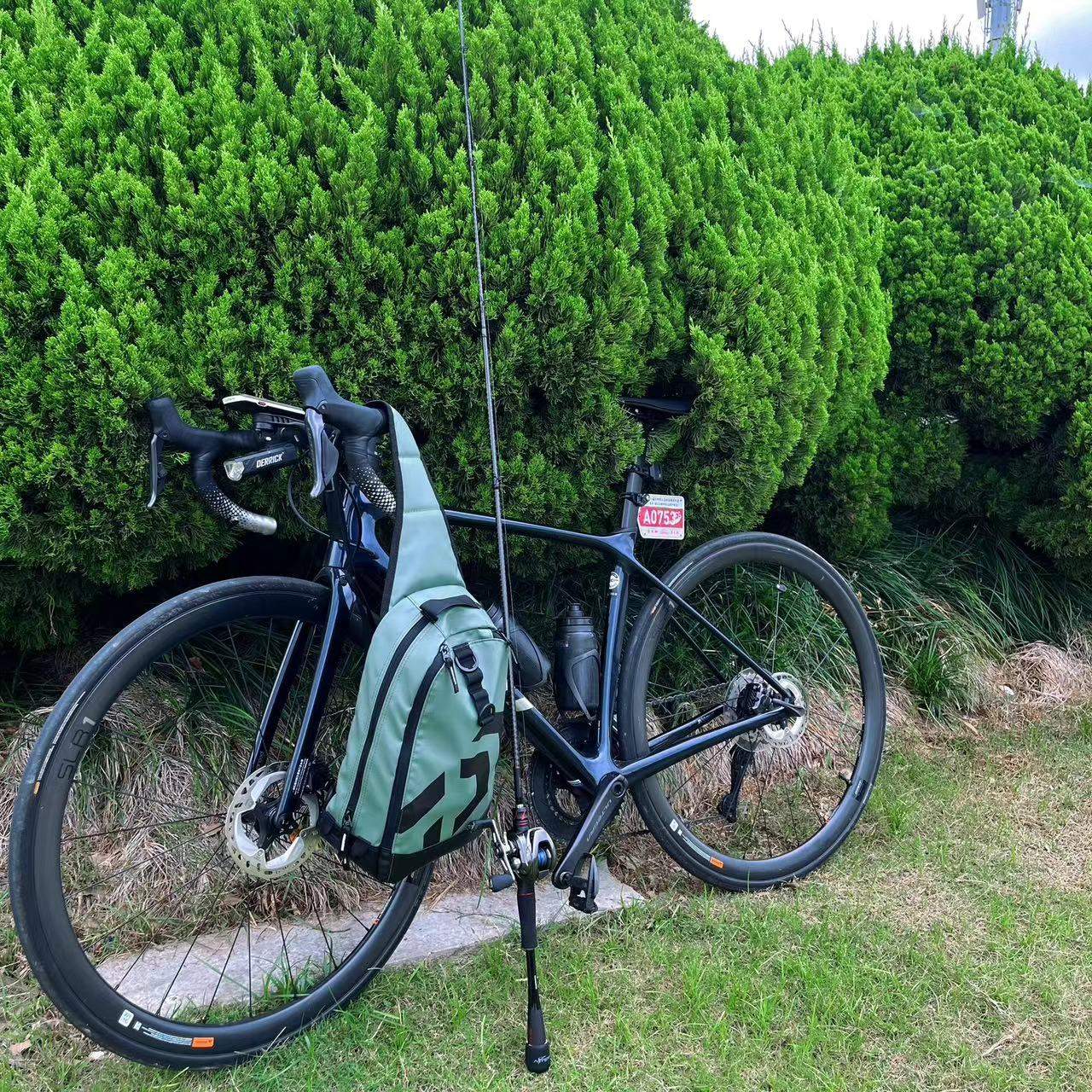 骑行 TCR PRO 在闵行区华漕路附近路亚 骑行 TCR PRO 在闵行区华漕路附近路亚