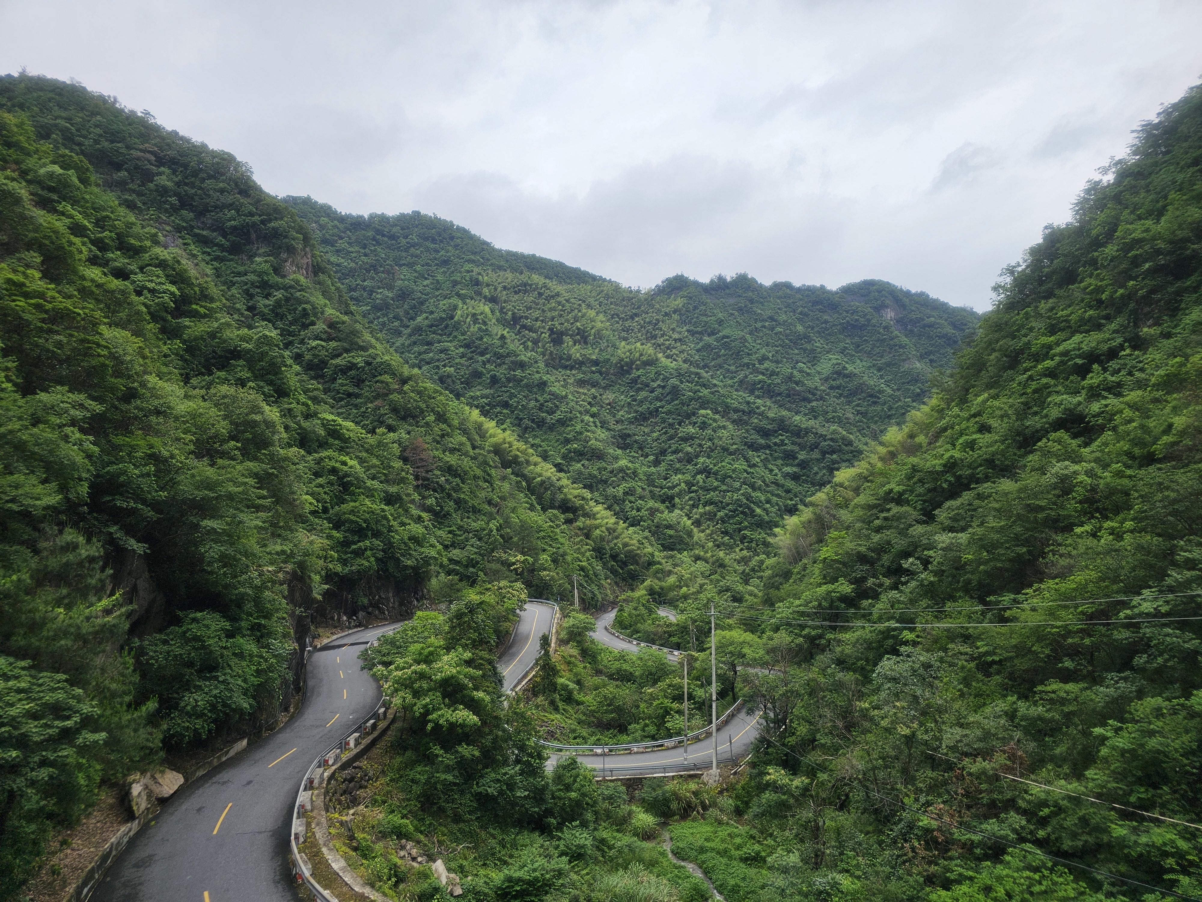 枫赤线上面的盘山公路 枫赤线上面的盘山公路