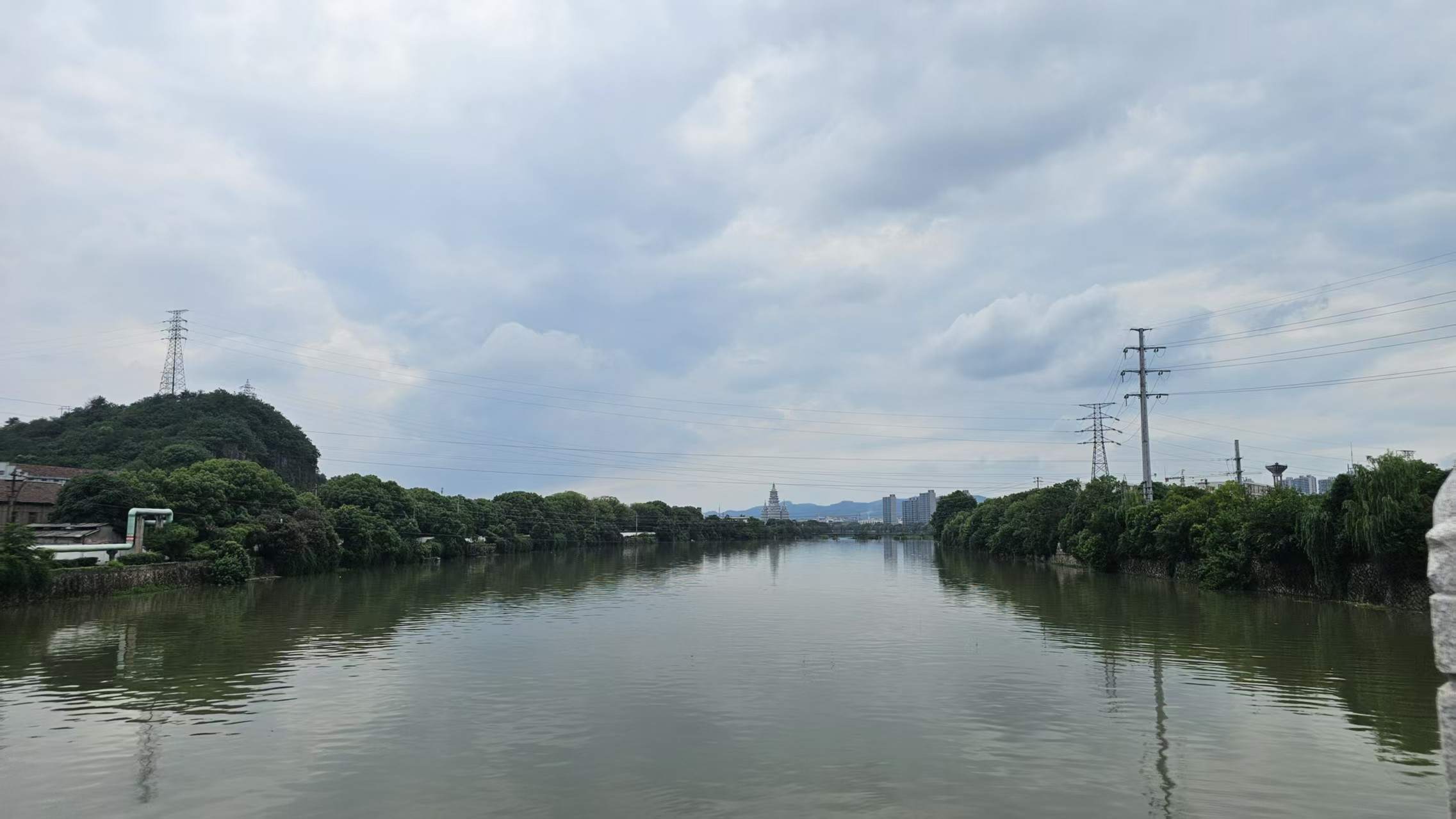 横店十里街 · 江南大桥方向 横店十里街 · 江南大桥方向