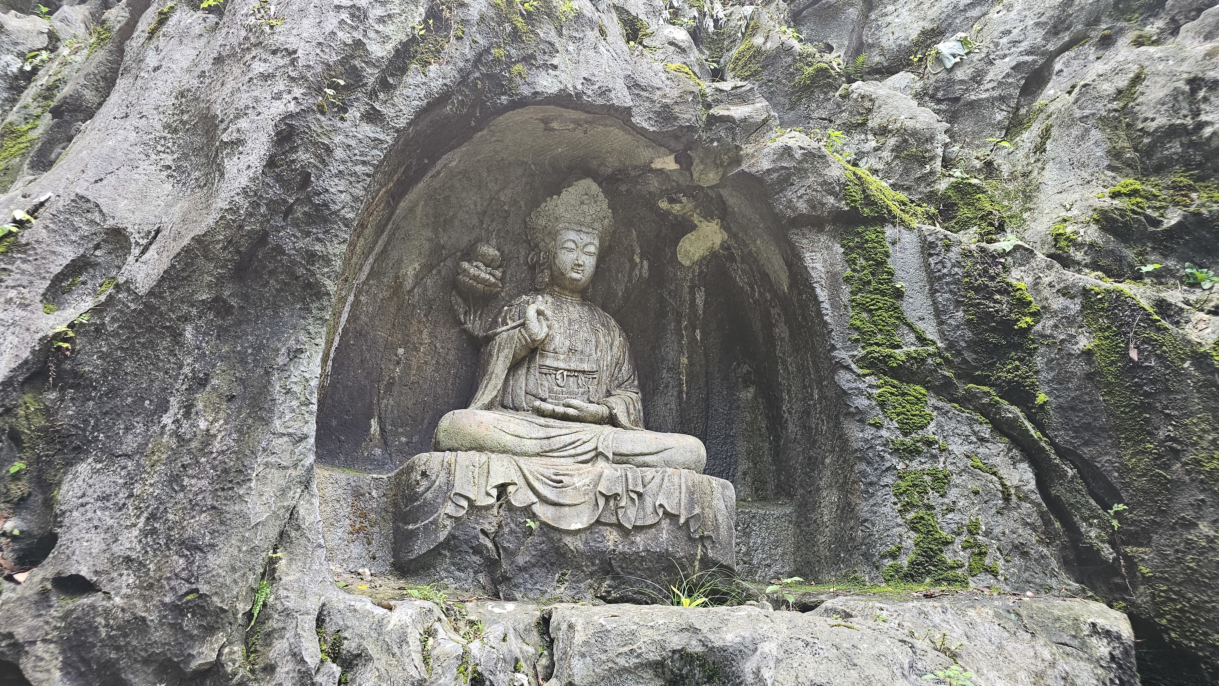 飞来峰,观音坐像 飞来峰,观音坐像