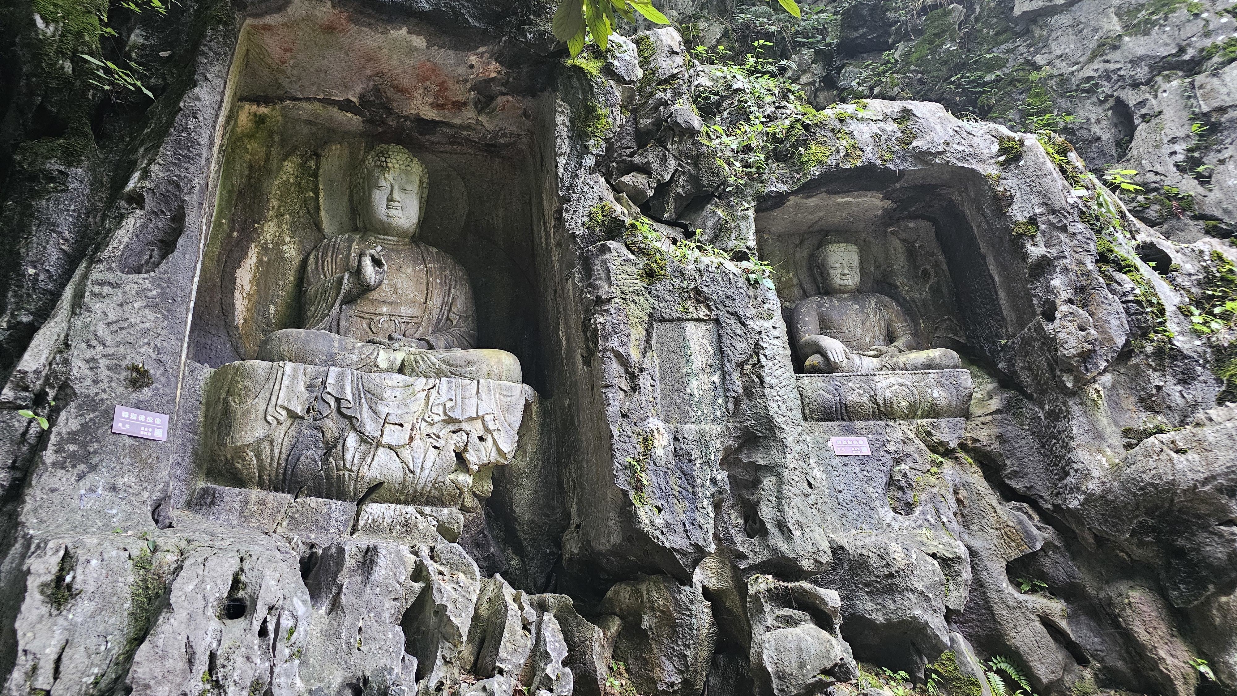 飞来峰,释迦佛与释迦如来 飞来峰,释迦佛与释迦如来