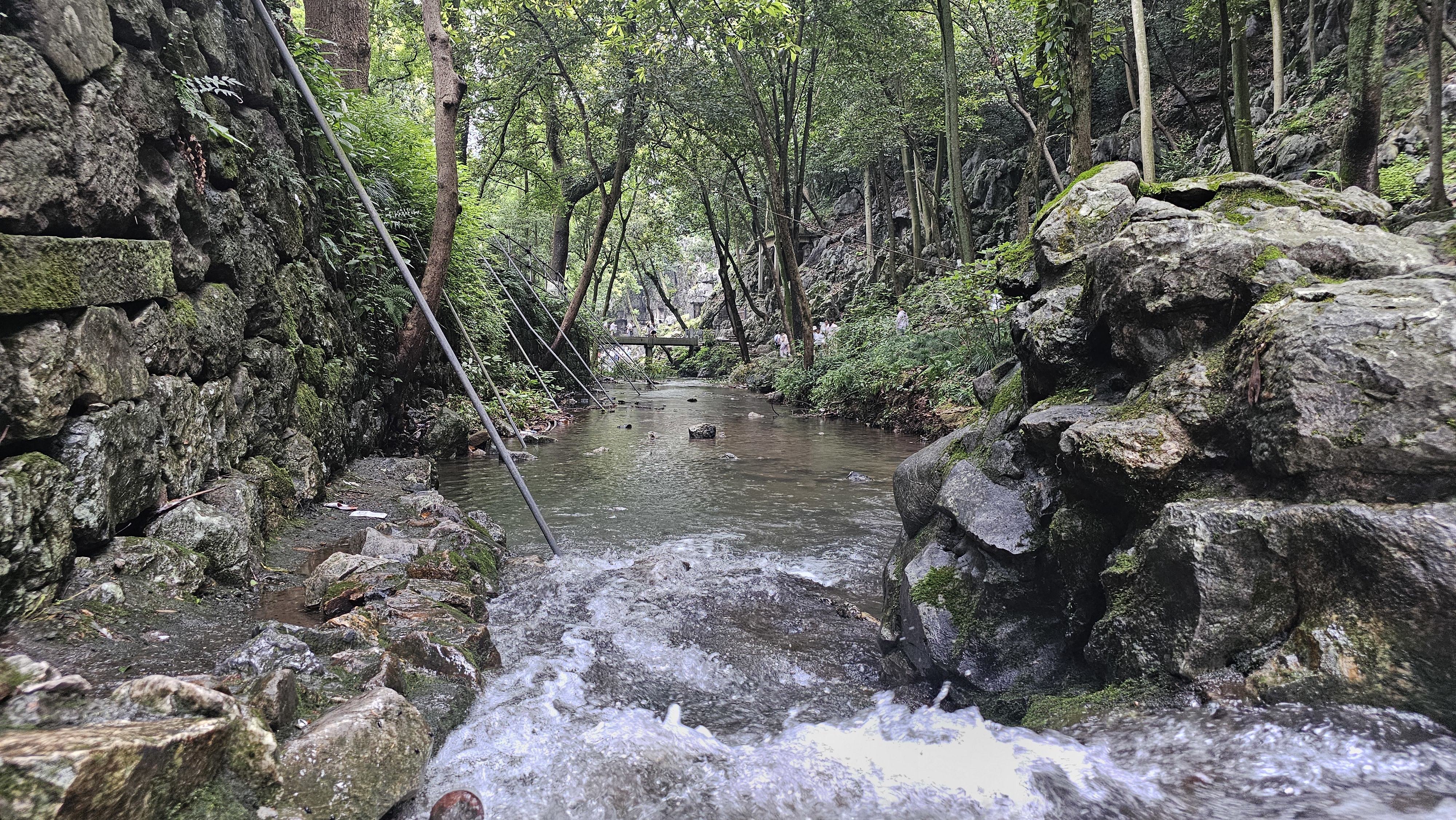 飞来峰,小溪流 飞来峰,小溪流
