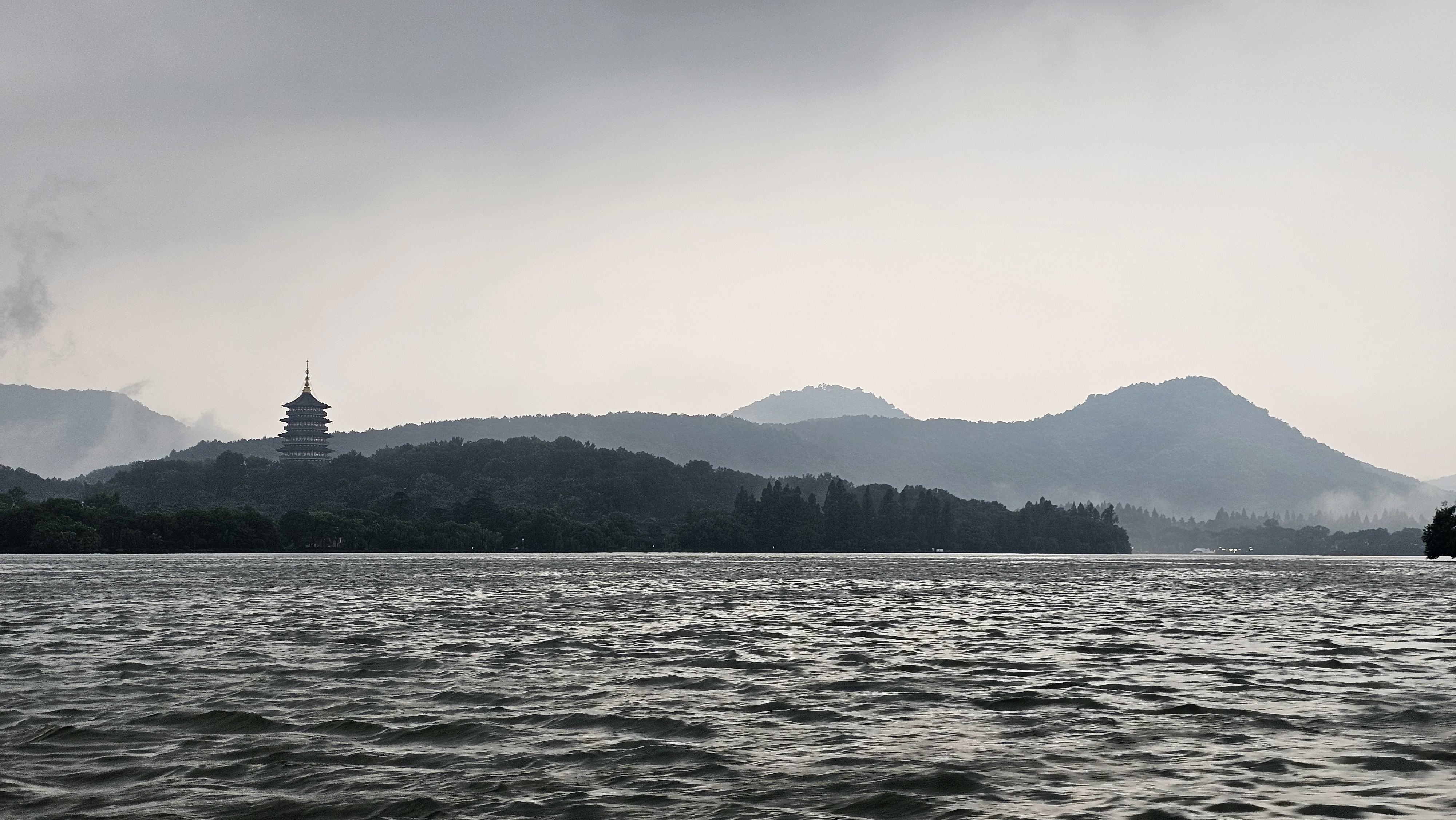 西湖,暴雨中 西湖,暴雨中