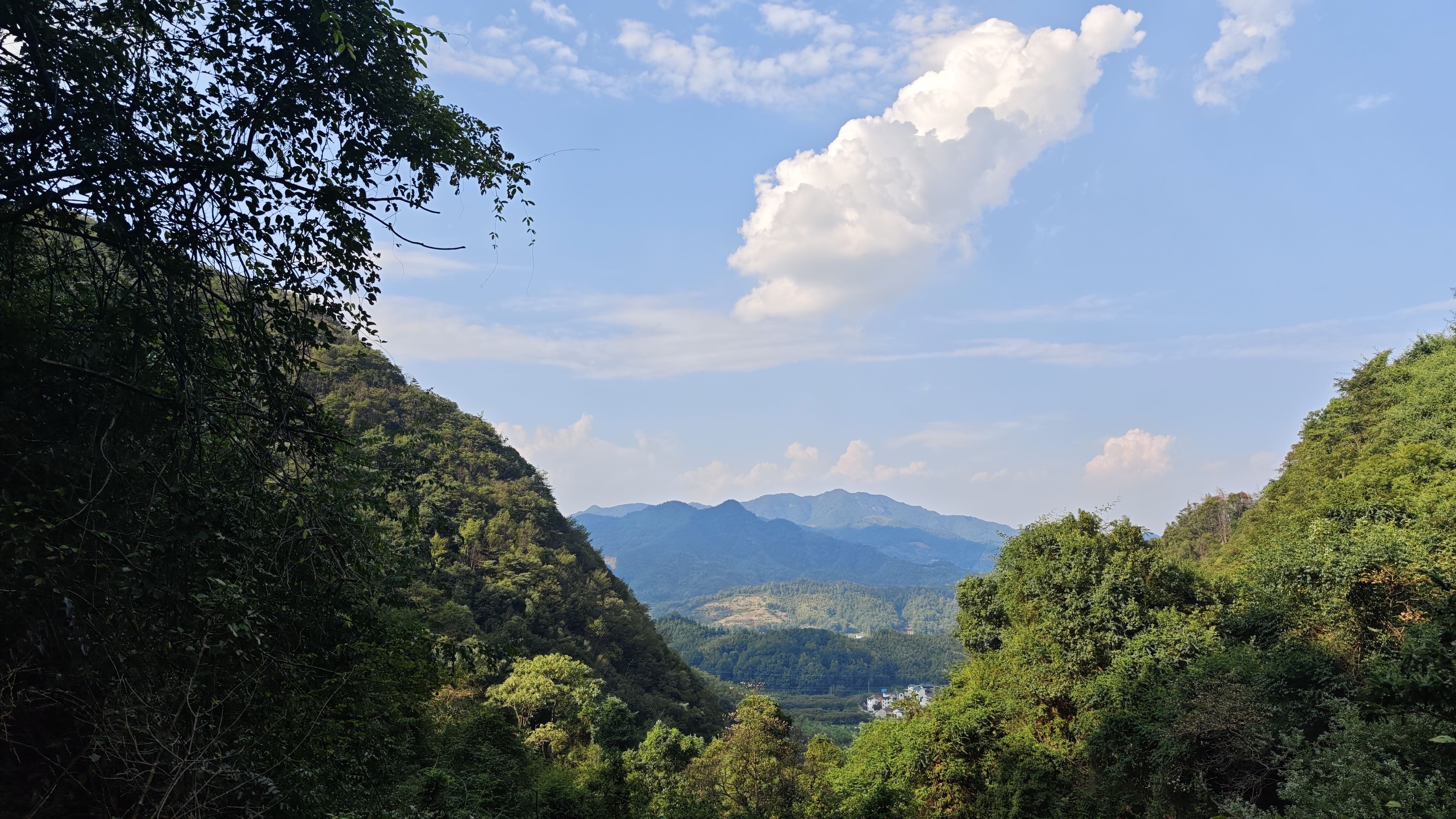 到达第一个可以遥望远处的点位 到达第一个可以遥望远处的点位