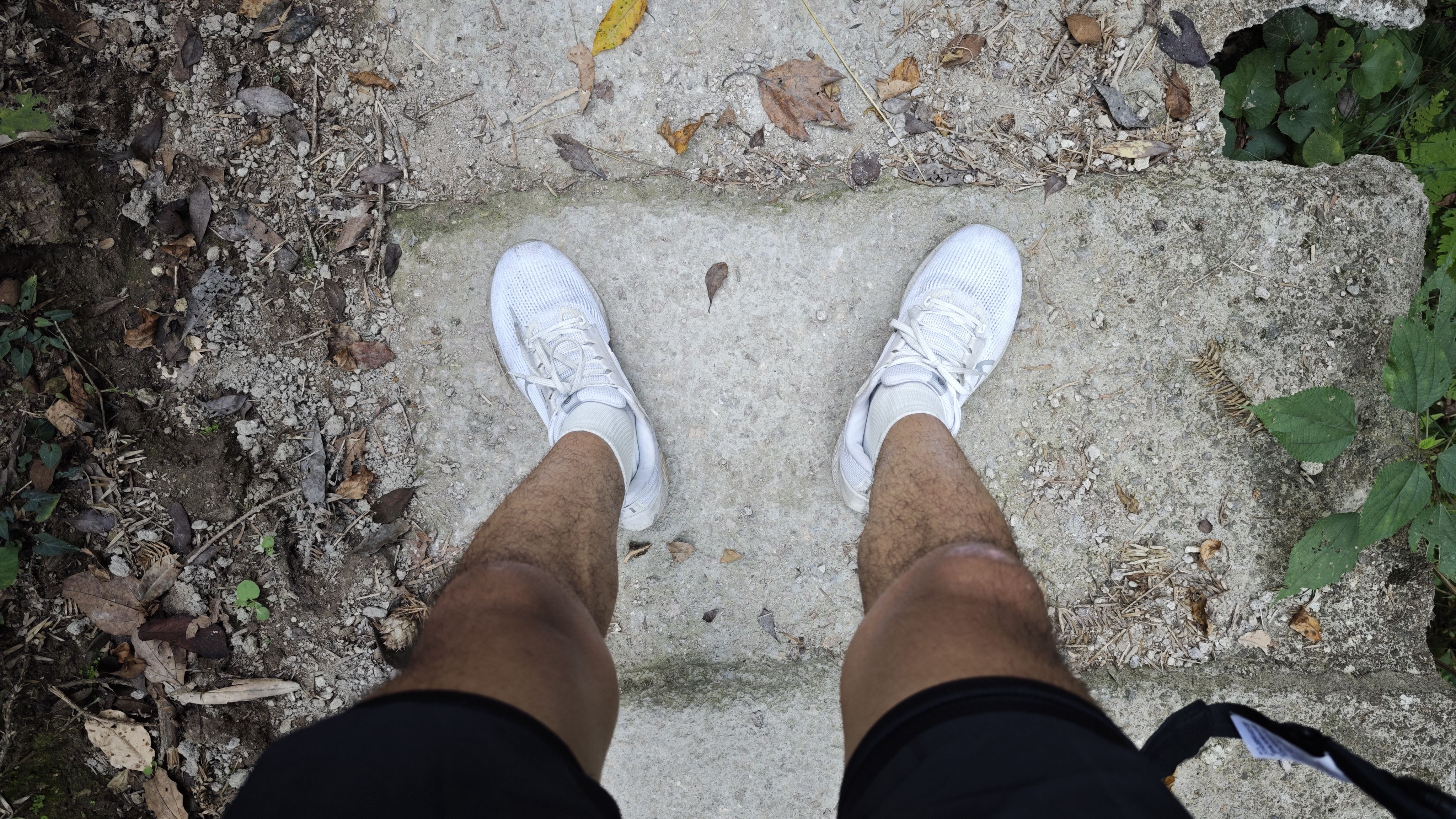 非常干净的白跑鞋(即将变色) 非常干净的白跑鞋(即将变色)