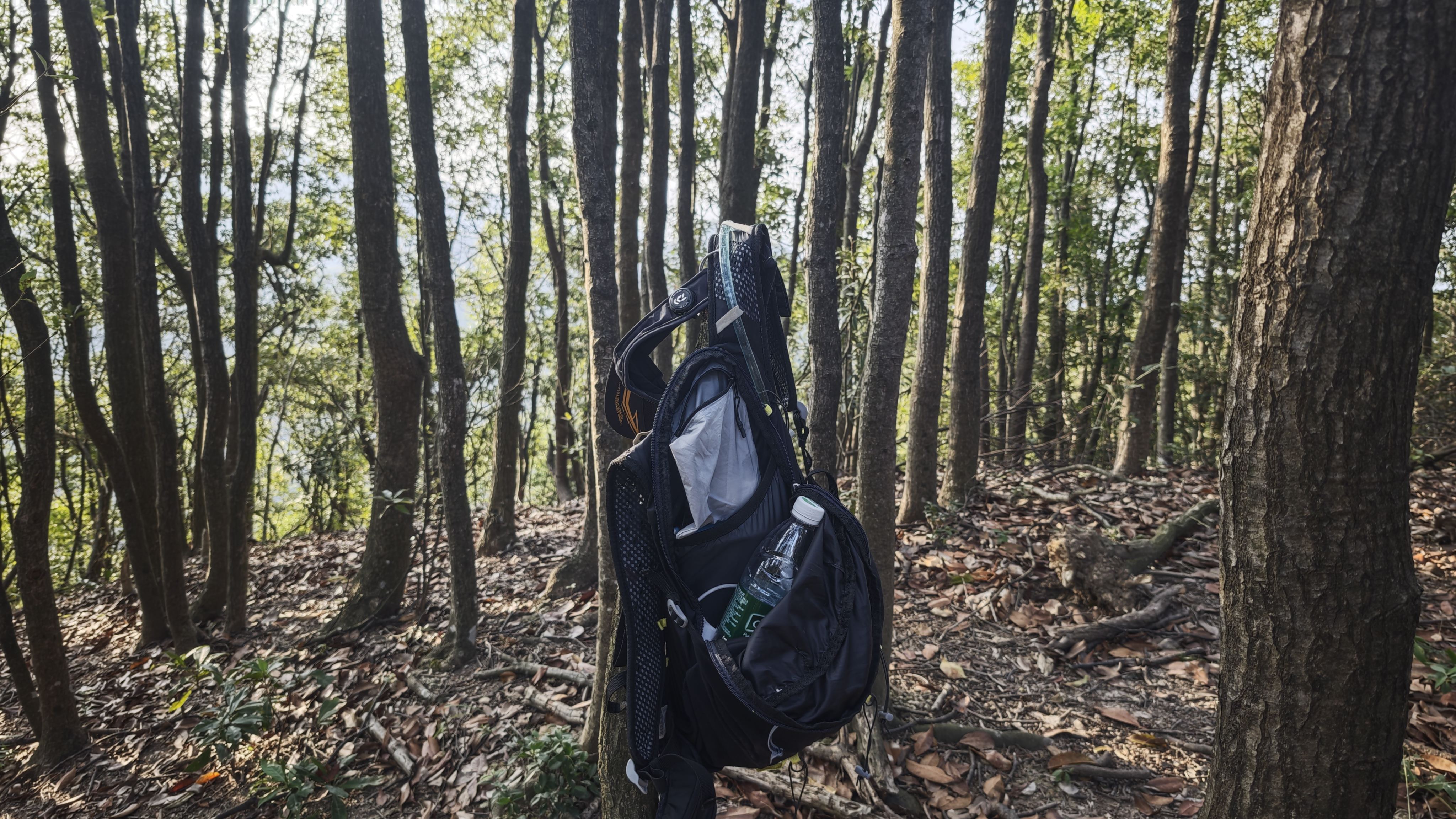 湿透的背包 湿透的背包