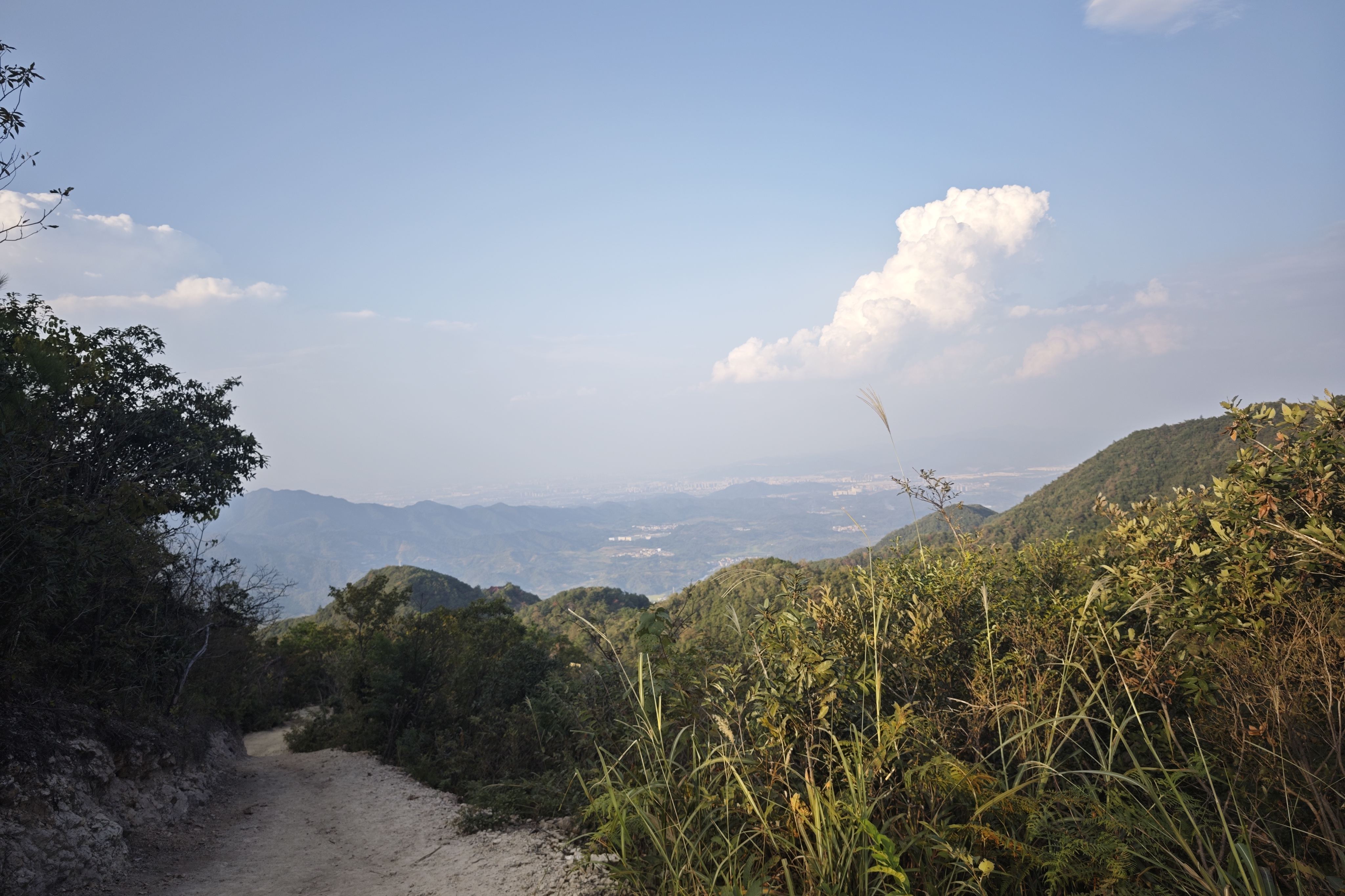 迷路方向的对面,悬崖 迷路方向的对面,悬崖