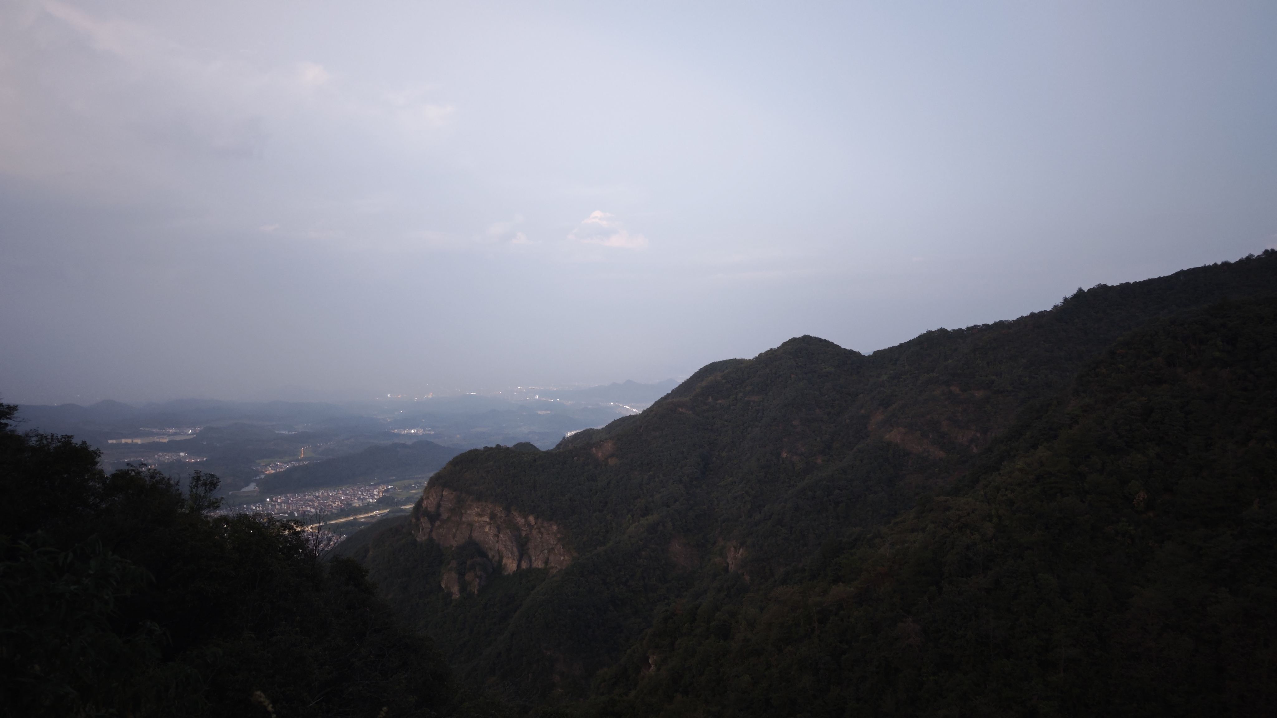 傍晚时的山腰 傍晚时的山腰