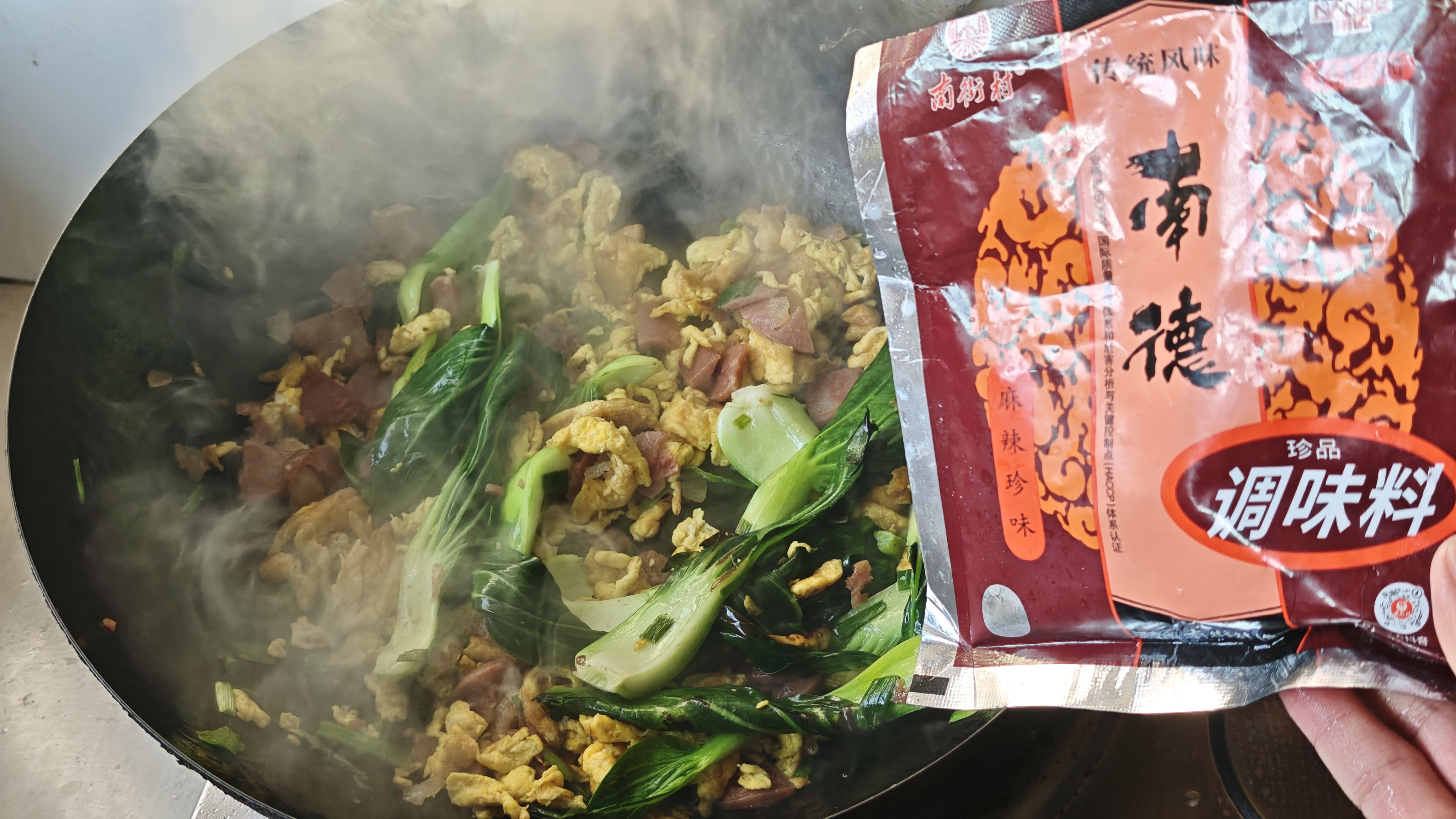 鸡蛋 + 火腿 + 韭菜 + 上海青